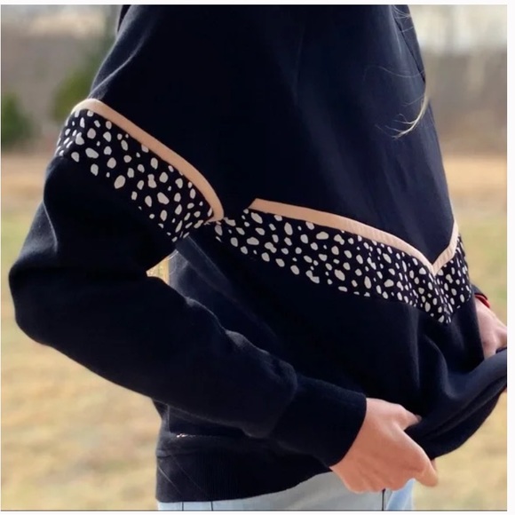 White Fox Active X Sarah’s Day Sweatshirt Black Pink White Chevron Size Medium - Picture 4 of 9